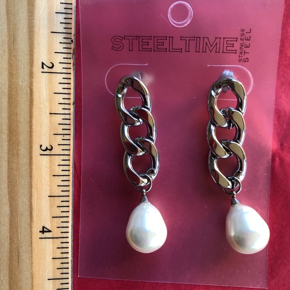 ❤️ Faux Pearl 2 Inch Dangle Earrings ❤️ - Picture 2 of 6